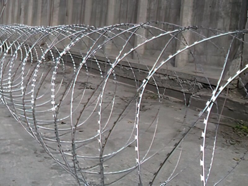 Єгоза Супер 1250/7 спіральний бар'єр з колючого дроту від компанії ТОВ ПГ "Кайман" - фото 1