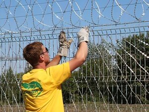 Монтаж парканів та огорож колючого дроту Єгоза