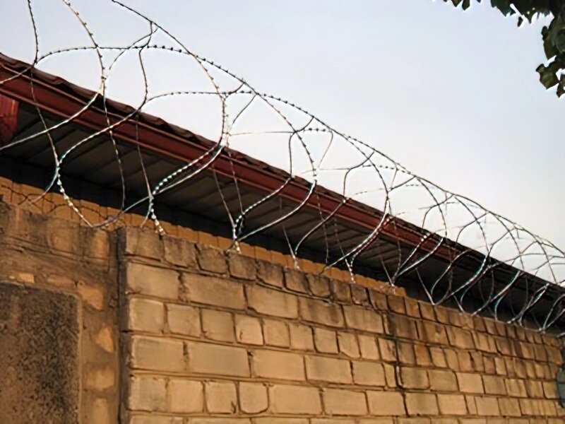 Йогоза Кайман 700/5 колючий дріт спіральний від компанії ТОВ ПГ "Кайман" - фото 1