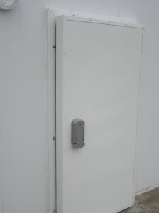 Одностворчаті розпашні холодильні двері для низькотемпературних холодильних камер ЛЮКС