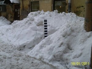 Прибирання снігу з дахів видалення бурульок, криги в Києві от компании "Спец-Услуги"