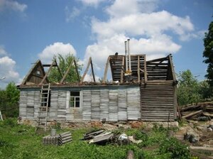 Розбирання будинків Київ. Розбирання будинку ціна. Демонтаж будиночка.