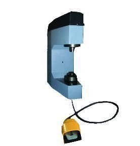 Comec CC300E - Верстат для наклепкі накладок на гальмівні колодки (електро) від компанії АвтоСпец - фото 1
