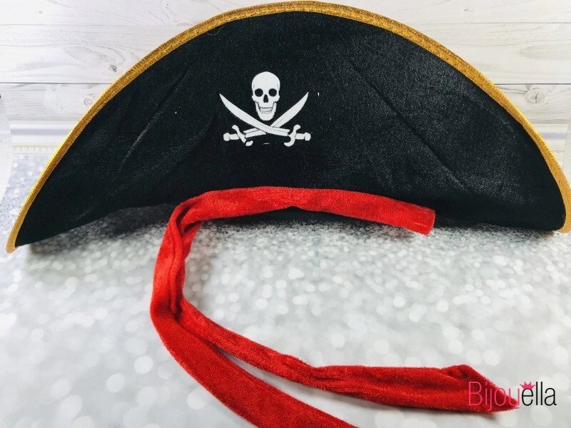 Дитяча капелюх Пірат м'яка з черепом і червоною стрічкою на новорічні ранки від компанії Інтернет магазин "Megamaks" - фото 1