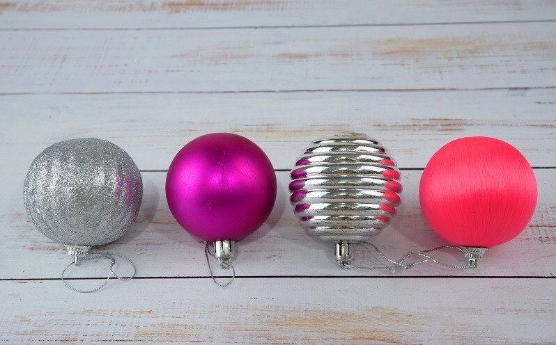 Іграшка на ялинку куля колірної мікс новорічний від компанії Інтернет магазин "Megamaks" - фото 1
