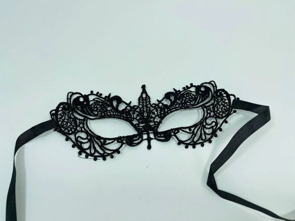 Карнавальна маска ажурна чорна на карнавали Новий Рік 12 штук упаковка від компанії Інтернет магазин "Megamaks" - фото 1
