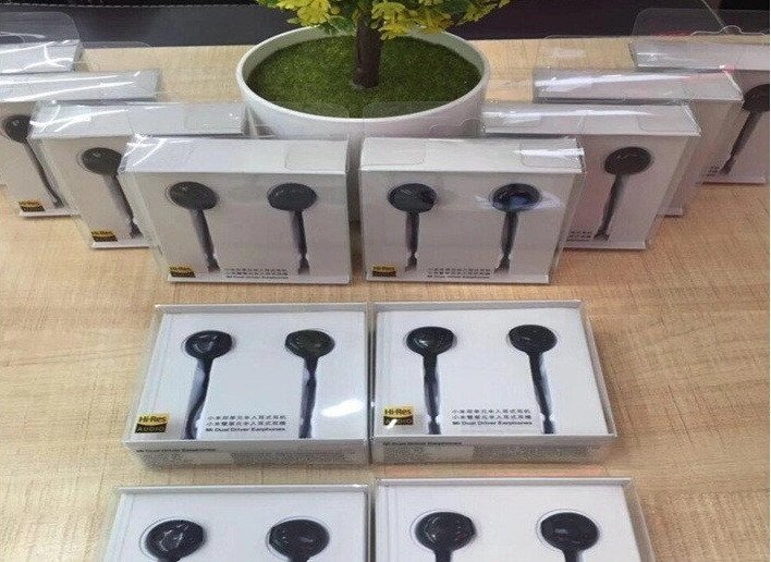 Навушники вкладиші Mi M9 чорні дротяні навушники затички mini jack 3.5m від компанії Інтернет магазин "Megamaks" - фото 1