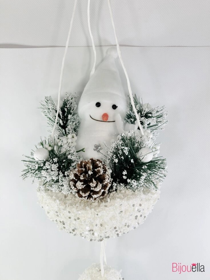 Новогодний декор подвесной Снеговик с шарами  75 см від компанії Інтернет магазин "Megamaks" - фото 1