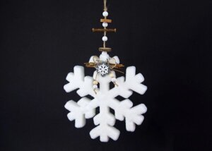 Новорічне прикраса підвісна сніжинка з дерев'яним декором