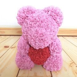 Ведмедик Тедді з штучних квітів на подарунок рожевий з червоним сердечком 3D в подарунковій упаковці