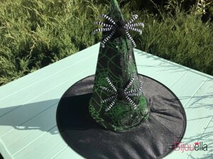Стильна капелюх відьмочки з двома павуками зелена на Хеллоуїн, маскарад
