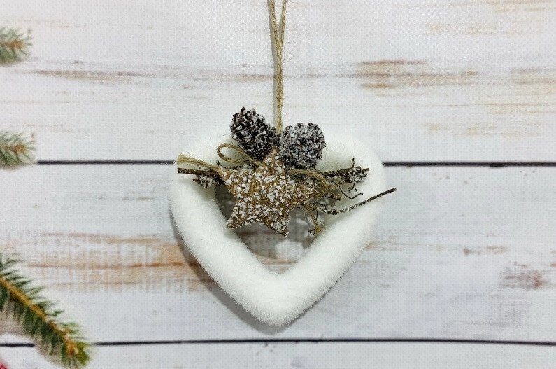 Підвісне біле серце на ялинку з декором від компанії Інтернет магазин "Megamaks" - фото 1