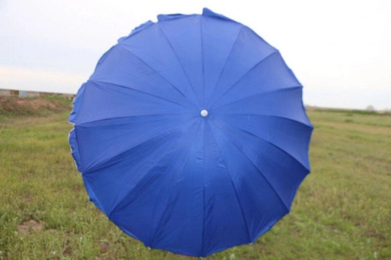 Пляжний парасолька c срібним напиленням, Регулеровка нахилу купола і металопластиковими спицями 1.8 м від компанії Інтернет магазин "Megamaks" - фото 1