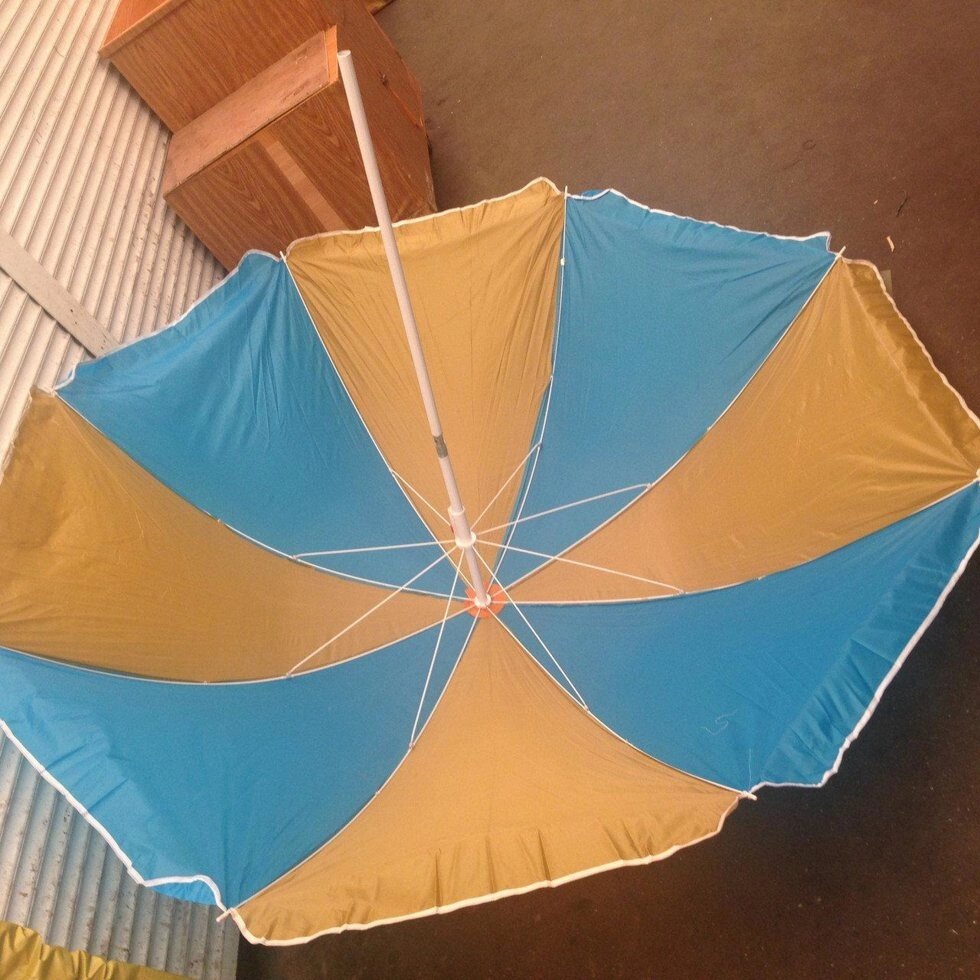 Пляжний парасолька з регулюванням нахилу купола і металопластиковими спицями 1.8 м без напилення від компанії Інтернет магазин "Megamaks" - фото 1