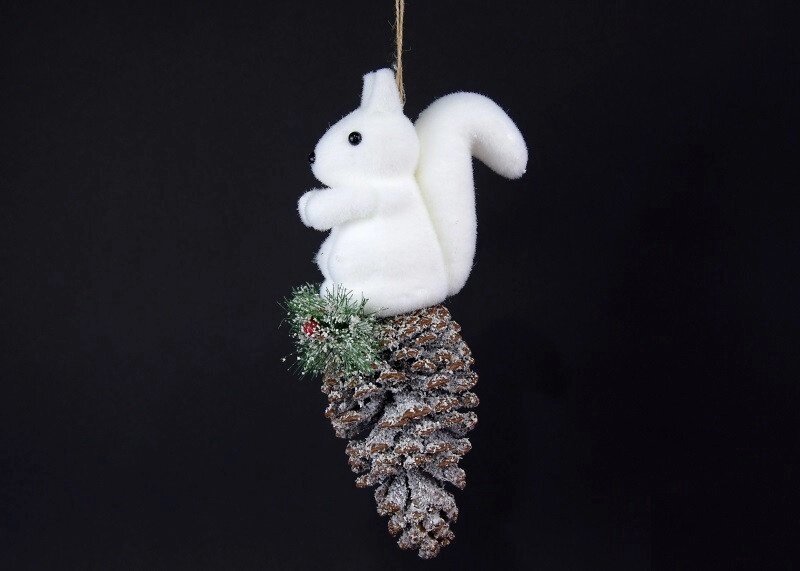 Прикраса біла білка на шишці підвісна від компанії Інтернет магазин "Megamaks" - фото 1