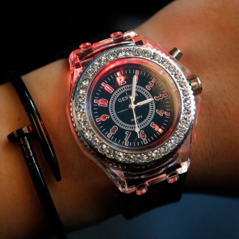 Стильні світяться наручний годинник Geneva від компанії Інтернет магазин "Megamaks" - фото 1