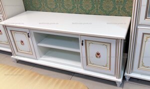 Комод ТВ для вітальні в класичному стилі 1.5 Парма Світ меблів, колір білий прованс, декоративна патина та квітковий