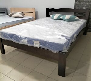 Ліжко з масиву вільхи Брітні RoomerIN, колір горіх / темний горіх