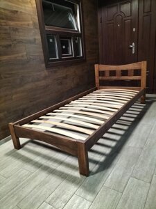 Ліжко односпальне з дерев'яним наголов'ям із масиву вільхи Беатріса RoomerIN, колір темний горіх, горіх