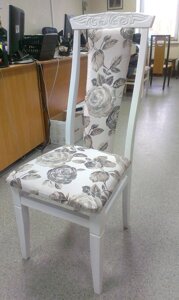 Стілець кухонний дерев'яний з м'якою спинкою та сидінням Чумак-2 Мікс меблі, колір білий + тканина Троянда
