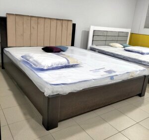 Ліжко двоспальне з м'якою спинкою з масиву вільхи Багіра RoomerIN , колір темний горіх