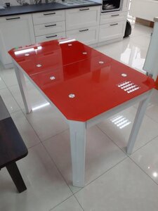 Стіл на кухню скляний розкладний на дерев'яних ніжках ДКС Модерн Антонік, колір червоний RAL 3020 + білий 1200