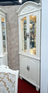 Витрина угловая (сервант) из массива гевеи в гостиную в классическом стиле Барселона Sof, цвет белый