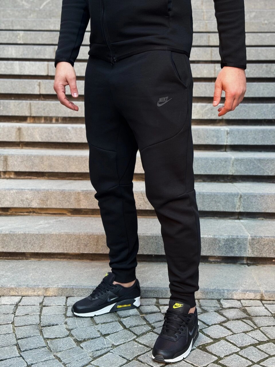 Чоловічі спортивні штани Nike Sportswear Tech Fleece Joggers / CU4496-010 від компанії Інтернет магазин "Airpac" - фото 1