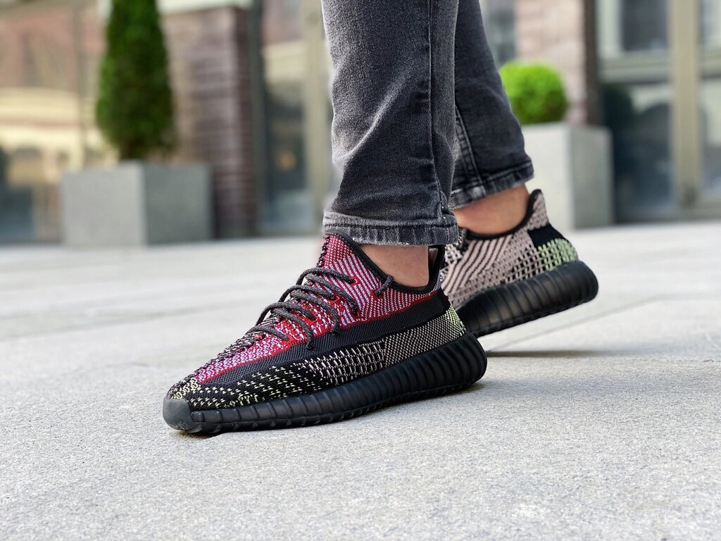 Кросівки чоловічі Adidas Yeezy 350 Boost V2 "Yecheil" / FW5190 (Розміри:45) від компанії Інтернет магазин "Airpac" - фото 1