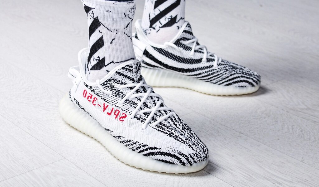 Кросівки чоловічі Adidas Yeezy 350 Boost V2 "Zebra" / CP9654 від компанії Інтернет магазин "Airpac" - фото 1