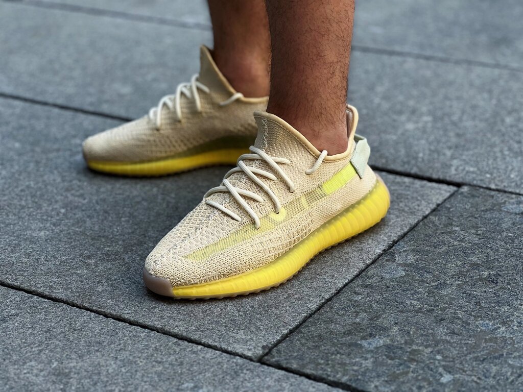 Кросівки чоловічі Adidas Yeezy Boost 350 V2 Flax / FX9028 (Розміри:42,43,44,45,46) від компанії Інтернет магазин "Airpac" - фото 1