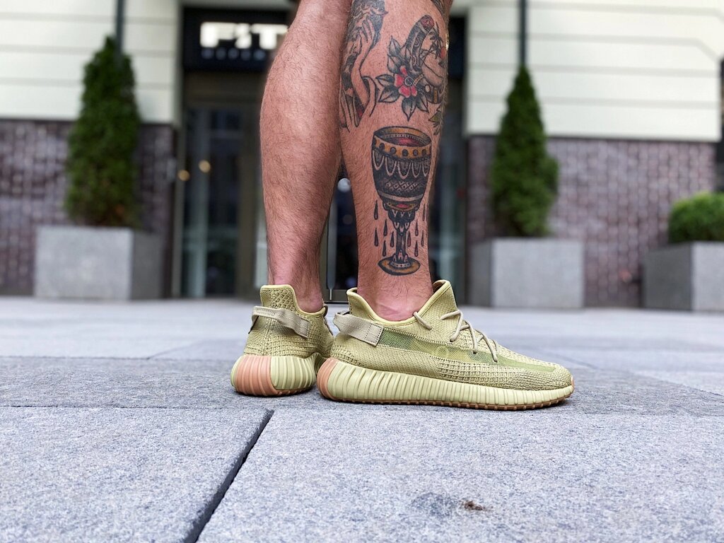 Кросівки чоловічі Adidas Yeezy Boost 350 V2 "Сірка" / FY5346 (Розміри:41,44,45,46) від компанії Інтернет магазин "Airpac" - фото 1