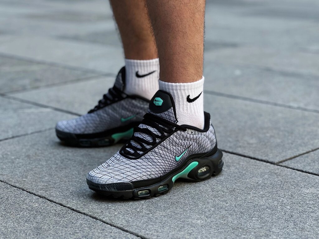 Кросівки чоловічі Nike Air Max Plus Spirograph / FB3351-001 від компанії Інтернет магазин "Airpac" - фото 1