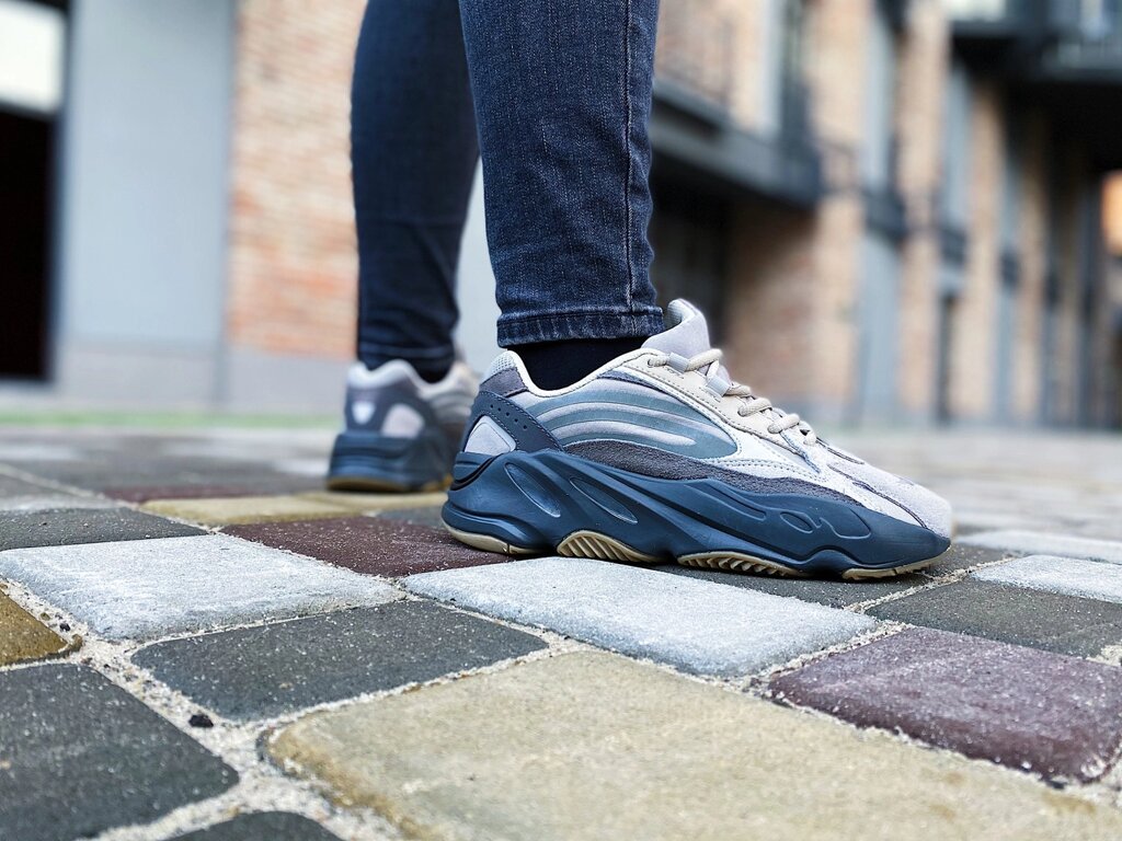 Кросівки жіночі Adidas Yeezy 700 Boost "Utility Black" / FV5304 (Розміри:36,37,38,5) від компанії Інтернет магазин "Airpac" - фото 1