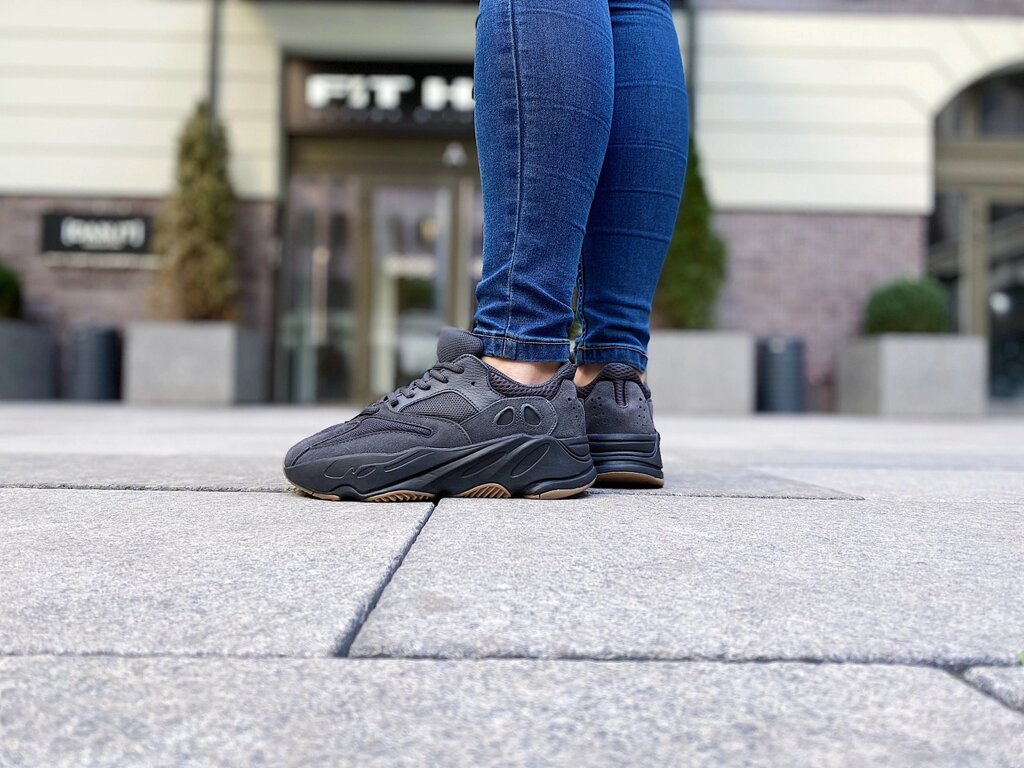 Кросівки жіночі Adidas Yeezy 700 Boost "Utility Black" / FV5304 (Розміри:36,37,38,5) від компанії Інтернет магазин "Airpac" - фото 1