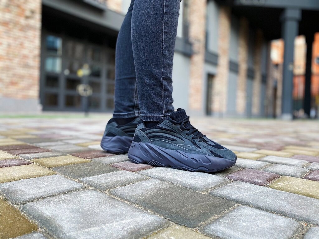 Кросівки жіночі Adidas Yeezy 700 Boost "Utility Black" / FV5304 (Розміри:36,37,38,5) від компанії Інтернет магазин "Airpac" - фото 1