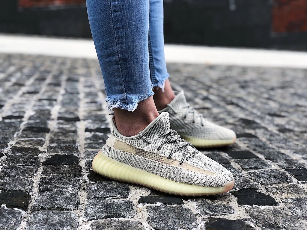 Кросівки жіночі Adidas Yeezy Boost 350 V2 "Citrin Reflective" (Розміри:38) від компанії Інтернет магазин "Airpac" - фото 1