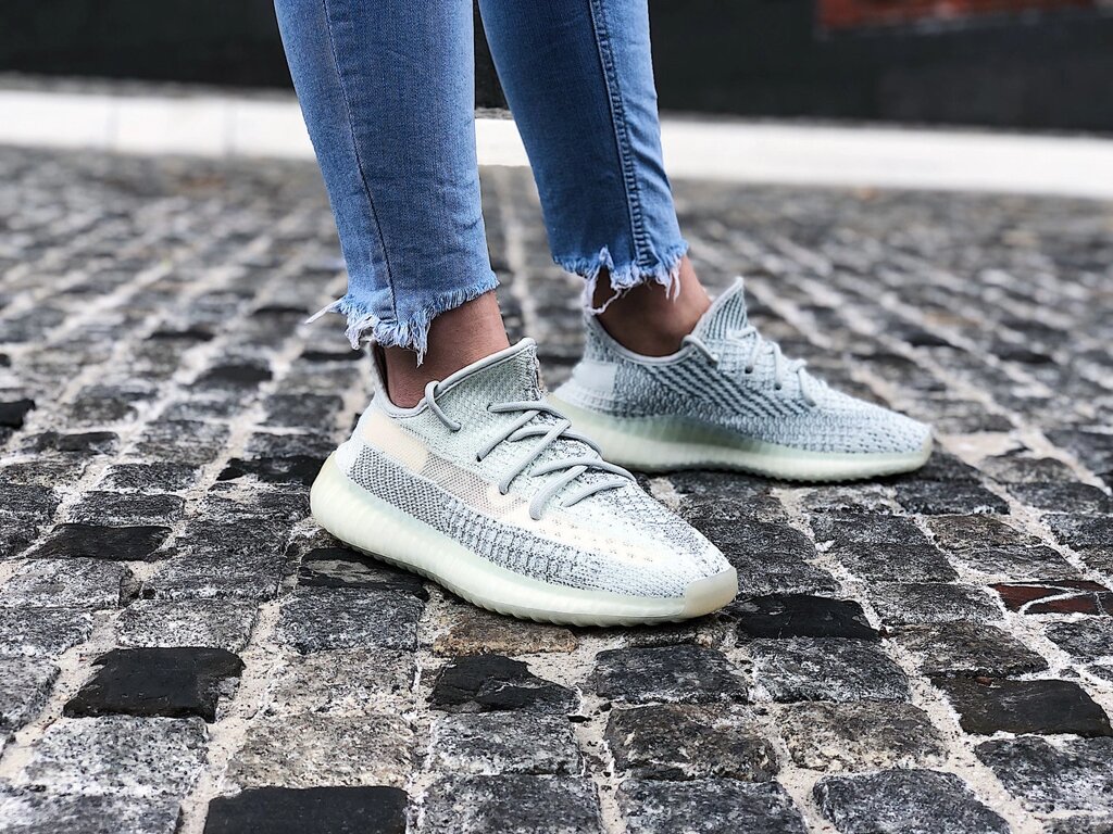 Кросівки жіночі Adidas Yeezy Boost 350 V2 "Cloud White Reflective" (Розміри:41) від компанії Інтернет магазин "Airpac" - фото 1