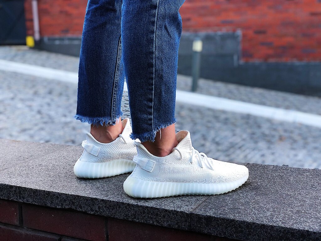 Кросівки жіночі Adidas Yeezy Boost 350 V2 "Cream White" (Розміри:37,38,39) від компанії Інтернет магазин "Airpac" - фото 1