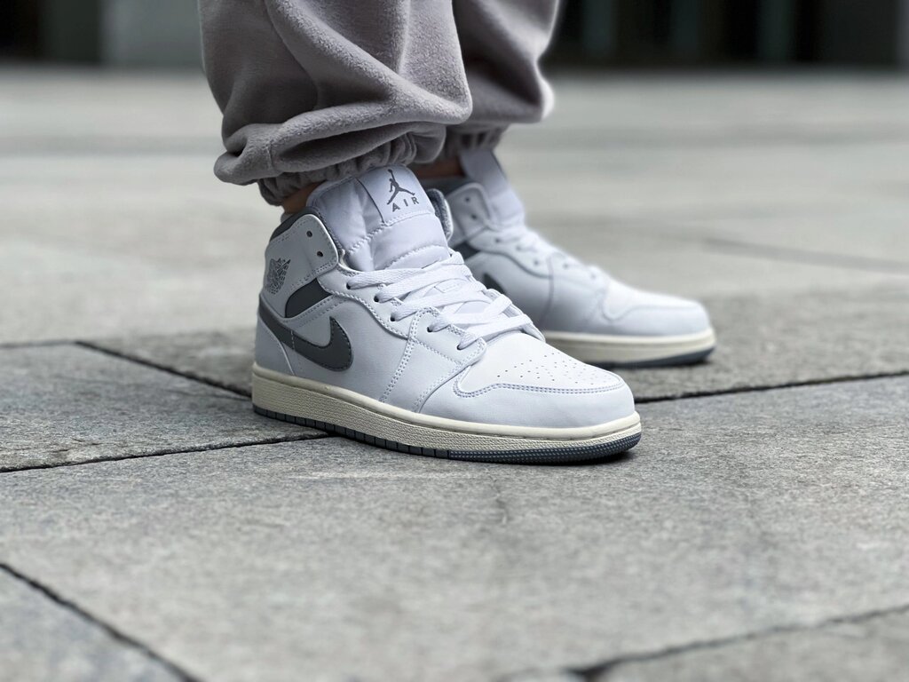 Кросівки жіночі Air Jordan 1 Mid "Neutral Grey" / 554724-135 від компанії Інтернет магазин "Airpac" - фото 1