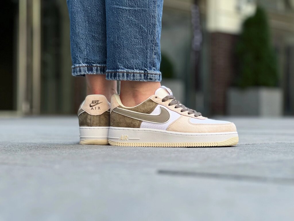 Кросівки жіночі Nike Air Force 1 07 Low "Yellow Brown White" / CW2288-701 від компанії Інтернет магазин "Airpac" - фото 1