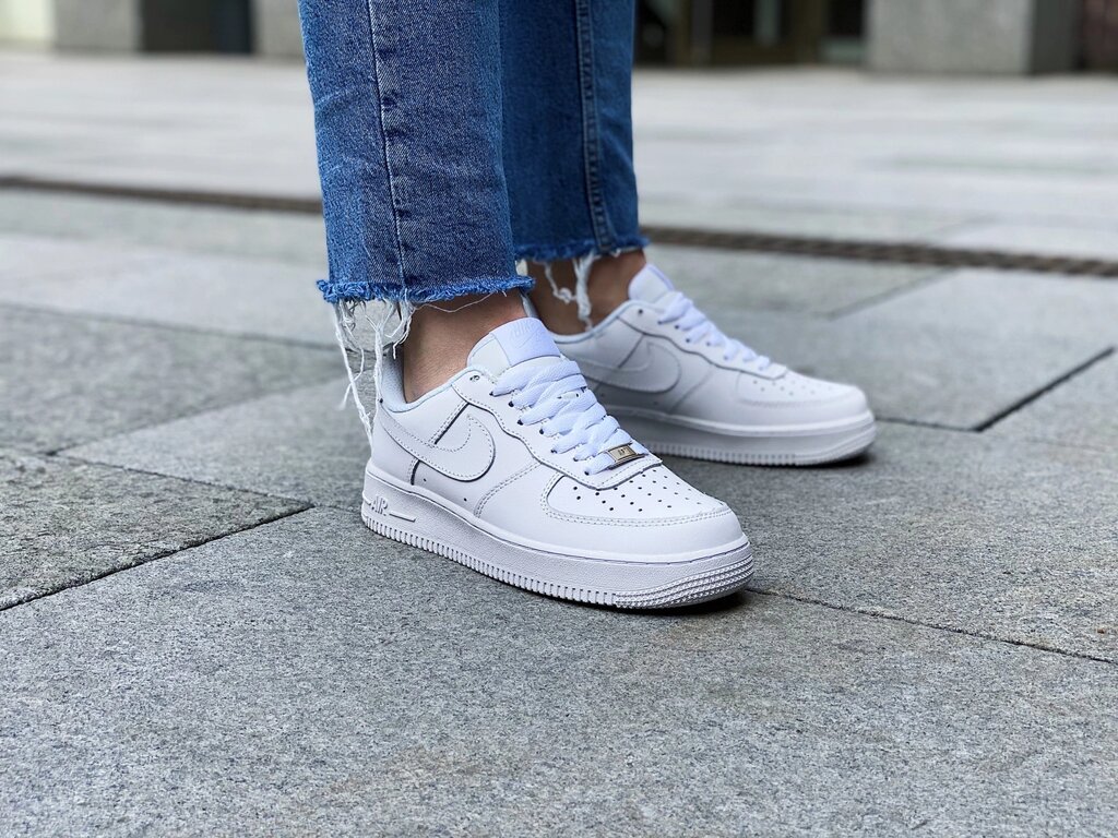 Кросівки жіночі Nike Air Force 1 '07" Triple White" / CW2288-111 від компанії Інтернет магазин "Airpac" - фото 1