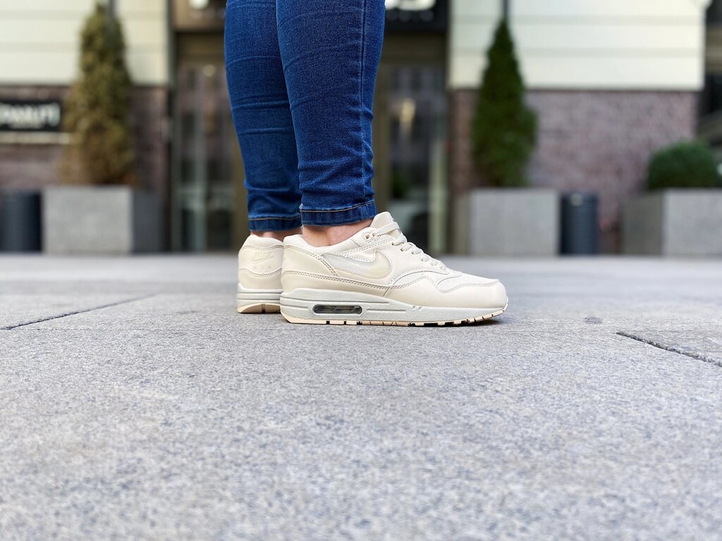 Кросівки жіночі Nike Air Max 1 JP Jewel Swoosh / AT5248-100 (Розміри:36,37,38,39) від компанії Інтернет магазин "Airpac" - фото 1