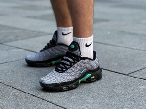 Кросівки чоловічі Nike Air Max Plus Spirograph / FB3351-001 41 EUR (26 см)