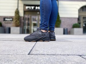 Кросівки жіночі Adidas Yeezy 700 Boost "Utility Black"FV5304 (Розміри:36,37,38,5)