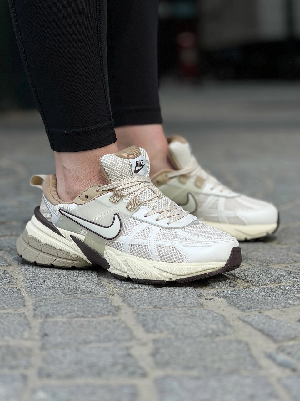 Кроссовки женские Nike V2K Run "Light Orewood Brown Beige" / FD0736-103 від компанії Інтернет магазин "Airpac" - фото 1