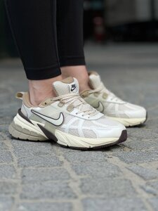 Кроссовки женские Nike V2K Run "Light Orewood Brown Beige"FD0736-103 38 EUR (24 см)