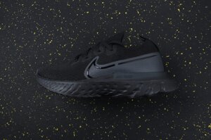 Кросівки жіночі Nike Epic React Flyknit / ERF-060