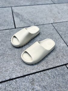 Тапочки жіночих Kanye West x Adidas Yeezy Slide Bone / FW6345 (Розмір:40,5)