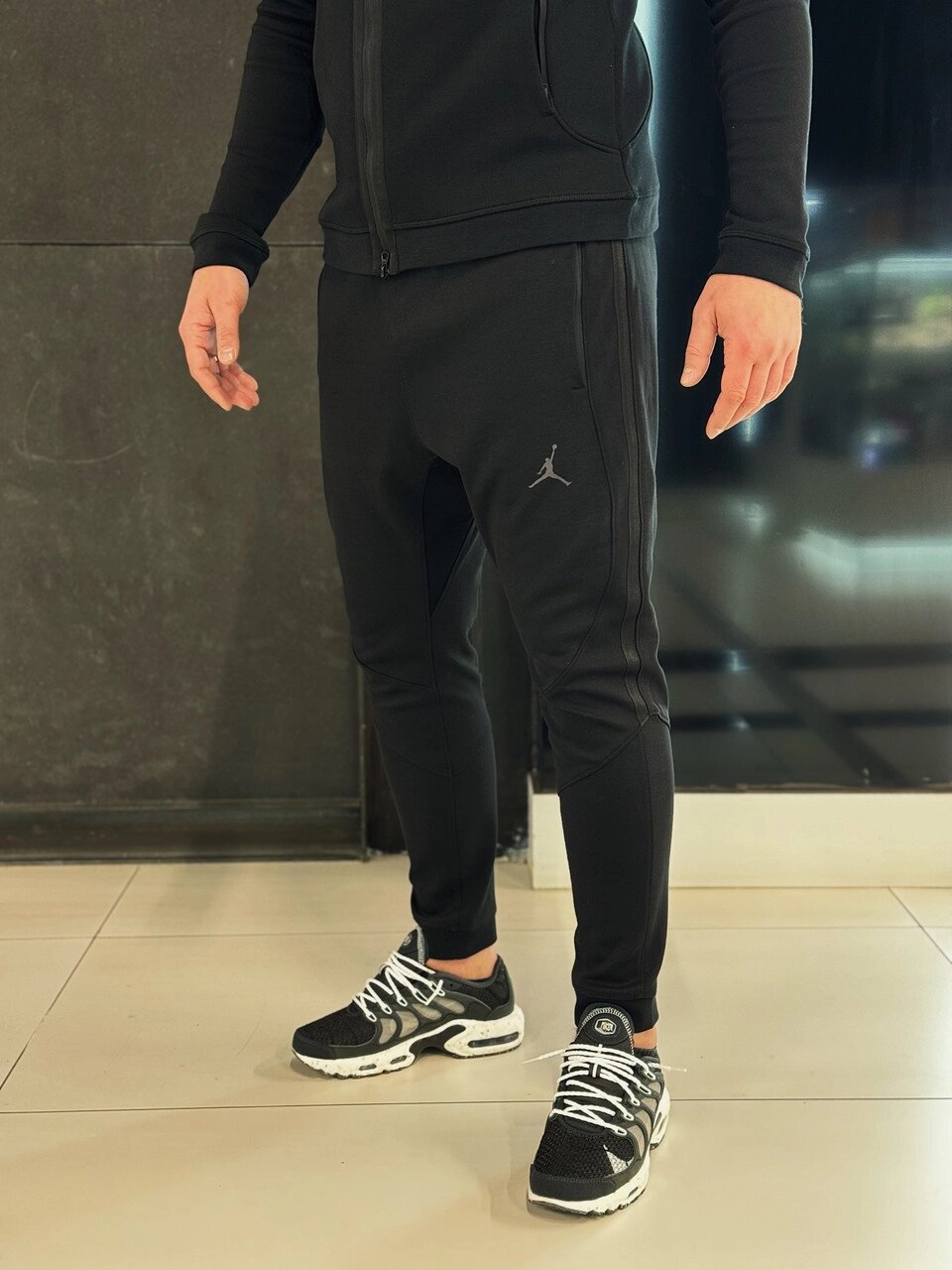 Штани чоловічі Air Jordan Dri-Fit Sport Performance Pants Black / DV9786-010 від компанії Інтернет магазин "Airpac" - фото 1